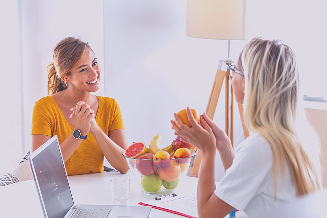 Female nutritionist giving consultation to patient. Making diet plan. Young woman visiting nutritionist in weight loss clinic Professional nutritionist meeting a patient in the office